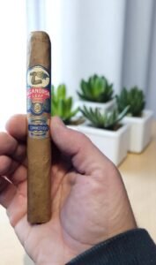 Alec Bradley White Gold Toro 6 1/4 x 52 imported cigarette 159xblix product photo