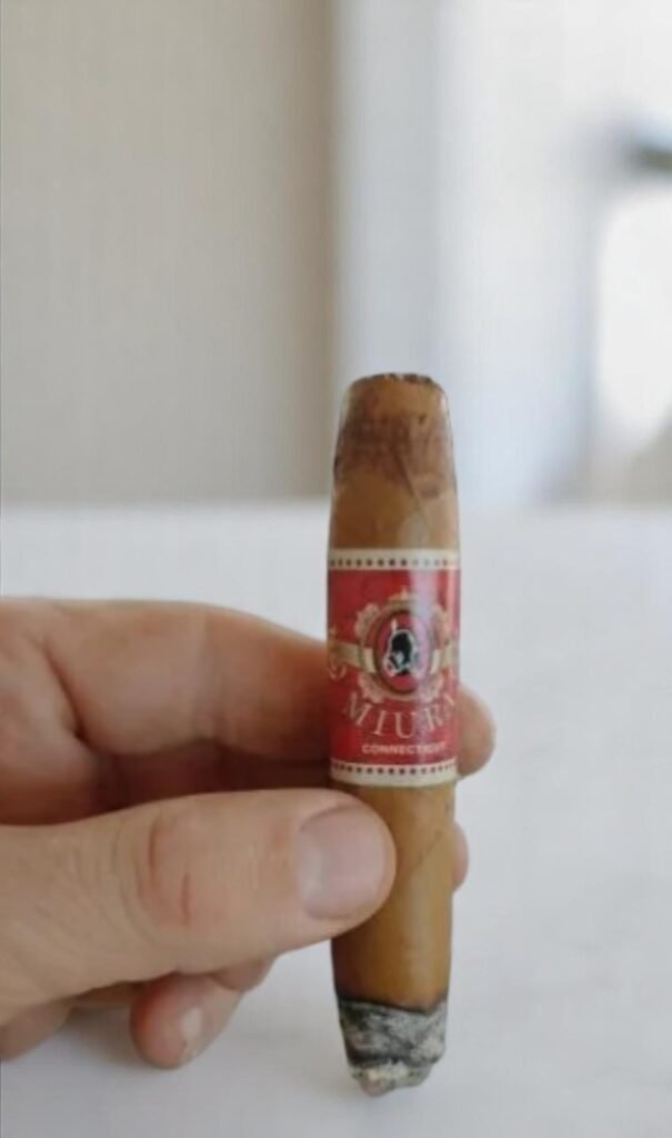 Miura Connecticut Churchill 7 imported cigarette 159xblix product photo