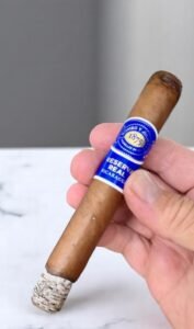 Romeo y Julieta Reserva Real Nicaragua Toro 6 imported cigarette 159xblix product photo